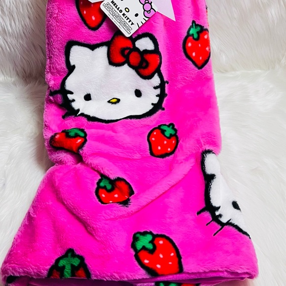 Hello Kitty‎ Throw Blanket